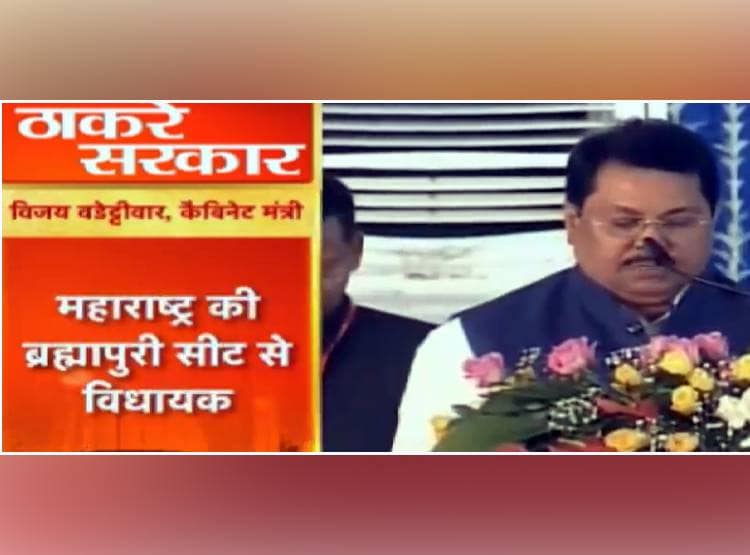 प‍िता चीफ मिनिस्टर, बेटा पावरफुल मिनिस्टर, देखें ठाकरे कैबिनेट की फोटो