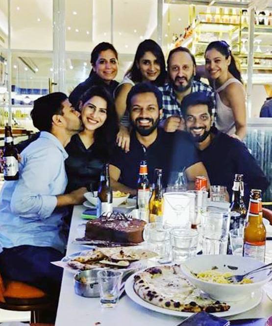 5 साल तक रहा रिलेशन, सीक्रेट सेरेमनी में विक्रांत मैसी ने गर्लफ्रेंड संग की सगाई