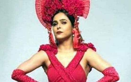 Ex कपल विशाल-मधुरिमा के बीच बढ़ीं नजदीकियां, कंबल के अंदर Kiss करते दिखे