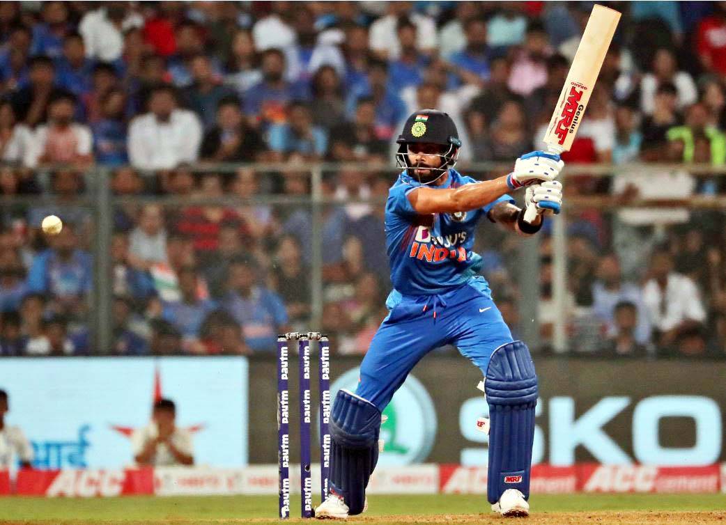 वानखेड़े में आग उगल रही थी टीम इंडिया और रिकॉर्ड बरसा रहे थे कोहली