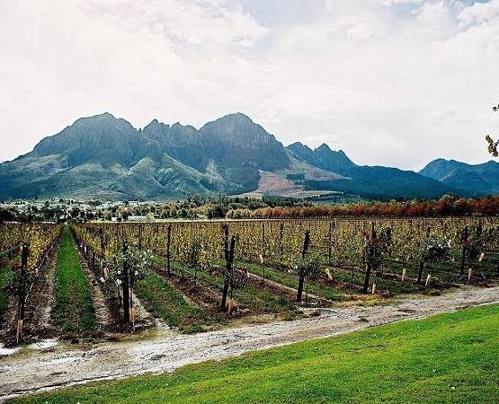 10 सबसे खूबसूरत और सस्ते टूरिस्ट प्लेस, लिस्ट में भारत का ये शहर