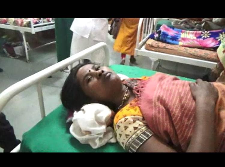 झाड़ू लगाती सफाईकर्मी मरीज के पास पहुंची, हाथ में लगा द‍िया इंजेक्शन