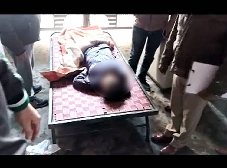 नाश्ता गर्म नहीं दिया तो ससुर ने बहू को मार दी गोली