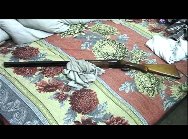 नाश्ता गर्म नहीं दिया तो ससुर ने बहू को मार दी गोली