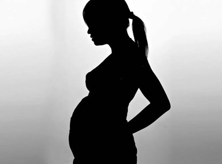 सरकारी हॉस्टल में लड़कियां प्रेग्नेंट, अफसर बोले- घर जाकर हुईं गर्भवती