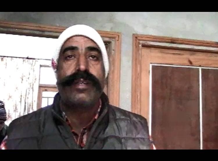 नाश्ता गर्म नहीं दिया तो ससुर ने बहू को मार दी गोली