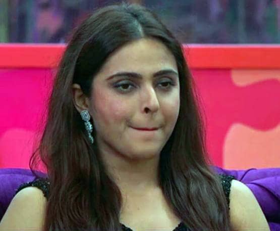बिग बॉस में टूटीं हदें, मधुरिमा ने विशाल को मारी चप्पल, क्या होगा अंजाम?