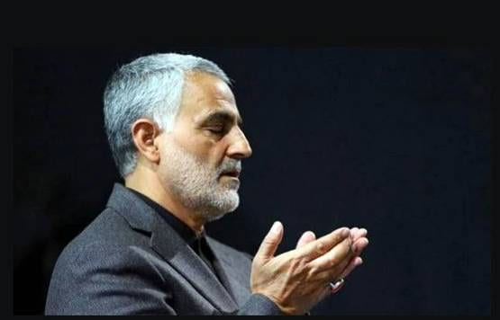 अमेरिका को ललकार: ईरान ने मस्जिद पर क्यों लहराया लाल झंडा?