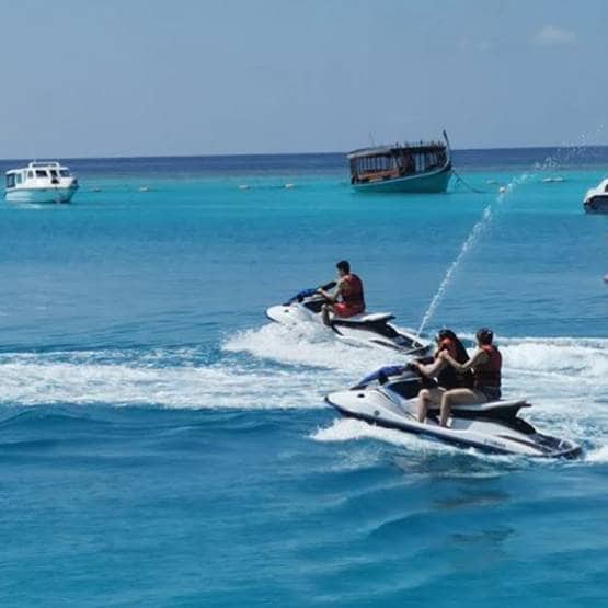 मां ने क्लिक की सारा की बिकिनी फोटो, लिखा- समंदर में नहा के...