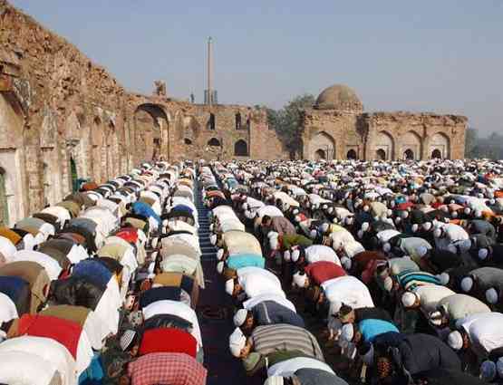 चंद्र ग्रहण में नमाज पढ़ना जरूरी? जानें क्या कहता है इस्लाम