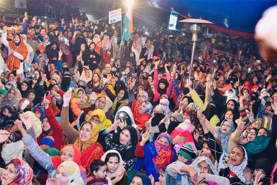 CAA के खिलाफ शाहीन बाग में कलाकारों, कवियों का जमावड़ा