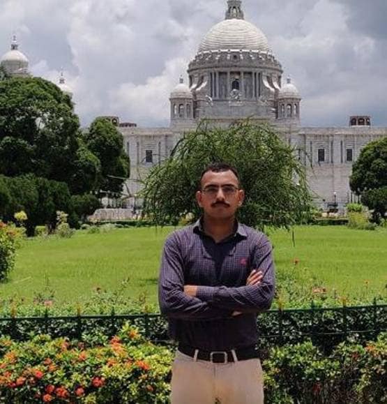 इंग्लिश में दिया UPSC इंटरव्यू, हुआ रिजेक्ट, फिर हिंदी में मारी बाजी