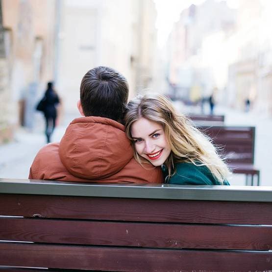 पति के 10 अफेयर्स के बारे में जानकर भी खुश क्यों है ये महिला?