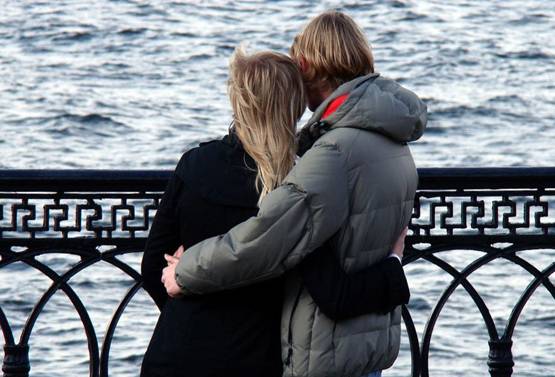 कपल ने बना डाला 'सेक्स बटन', लोगों ने लगाई फटकार