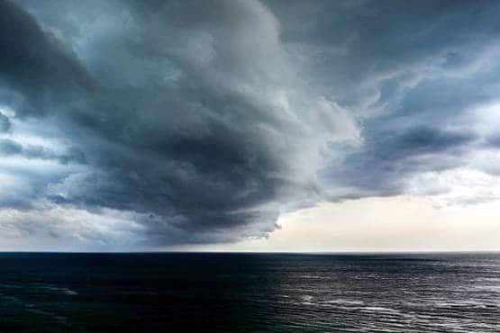 अमेरिका-ईरान में जंग, क्या सच होगी नास्त्रेदमस की भविष्यवाणी?