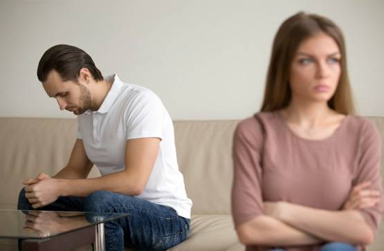 घर में साथ रहने आई सास तो महिला ने दे दी तलाक की अर्जी