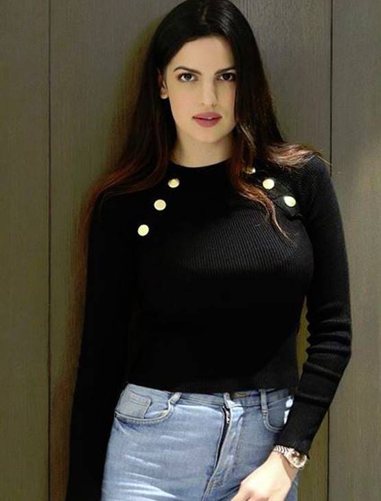 हार्दिक पांड्या ने लगाई रिश्ते पर मुहर, नताशा का हाथ पकड़े शेयर की फोटो