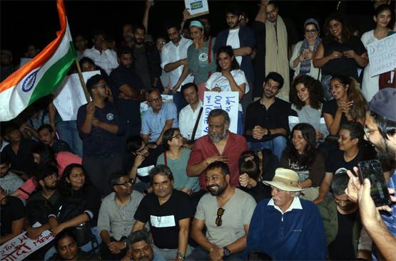 ऋचा चड्ढा से तापसी तक, JNU हिंसा के खिलाफ प्रोटेस्ट में दिखे ये सितारे