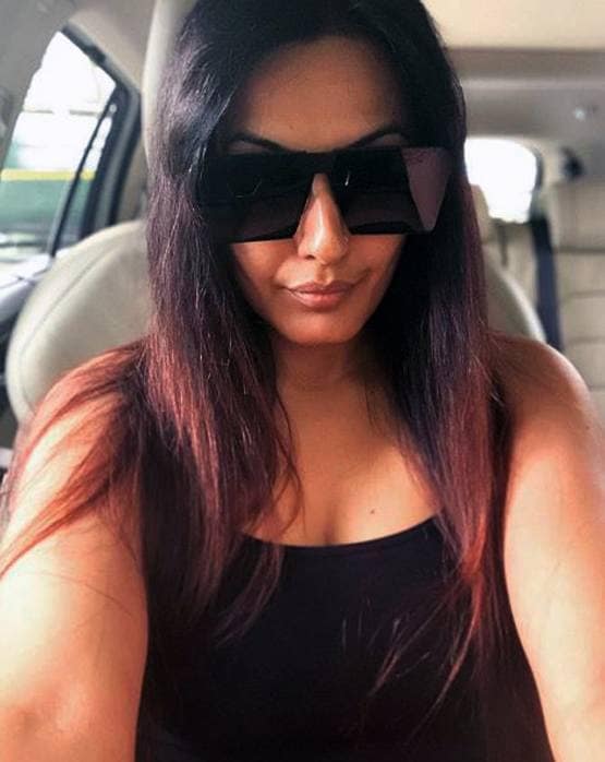 बिग बॉस हाउस के बाहर भी छिड़ी जंग, घरवालों को लेकर आपस में भिड़े सेलेब्स