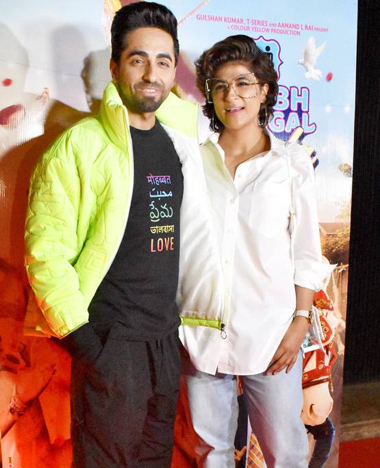 आयुष्मान की फिल्म के ट्रेलर की सक्सेस पार्टी, शॉर्ट ड्रेस में दिखीं नीना