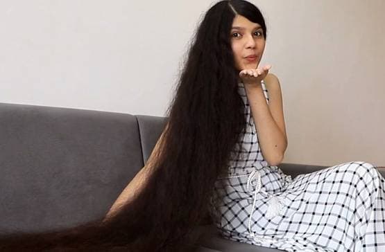 इस लड़की के हैं दुनिया के सबसे लंबे बाल, गिनीज में नाम, लगाती है ये तेल