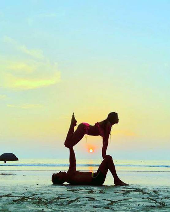 समंदर किनारे FIR फेम कविता ने किया योग, तस्वीरें देख फैंस हुए क्लीन बोल्ड