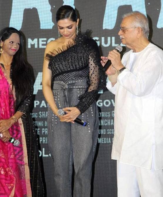 छपाक प्रमोशन में लक्ष्मी संग पहुंचीं दीपिका, किस बात पर हुईं इमोशनल?