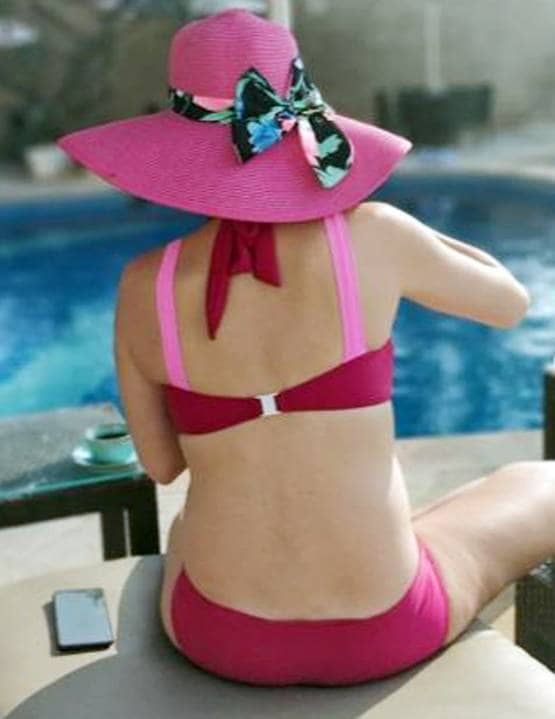 Photos: पिंक बिकिनी में कल्कि कोचलीन ने फ्लॉन्ट किया बेबी बंप