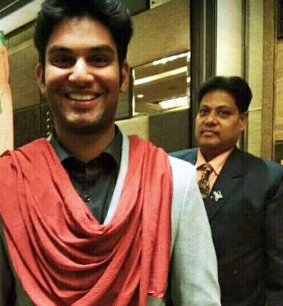 पैसों की तंगी से पिता नहीं बन पाए CA, बेटा बना ऑल इंडिया टॉपर