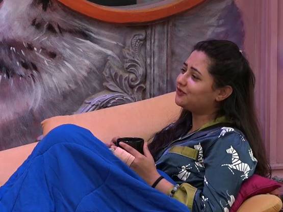 जिंदगी से थक चुकी हैं रश्मि, कहा- सपने नहीं बचे, अंदर ही अंदर मर रही हूं