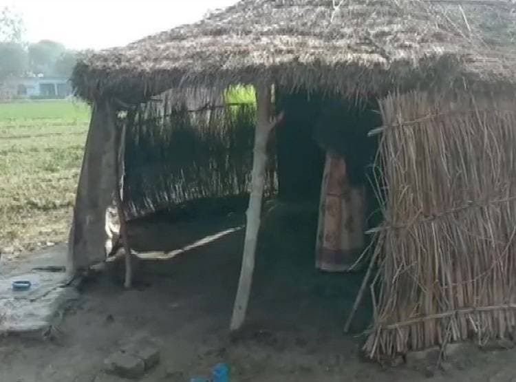 सरकार के दिए टॉयलेट में यह शख्स बनाने लगा खाना, आखिर क्यों ?