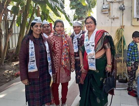 चुनाव प्रचार में उतरी 'केजरीवाल फैमिली', पिता के नक्शेकदम पर IITian बेटी