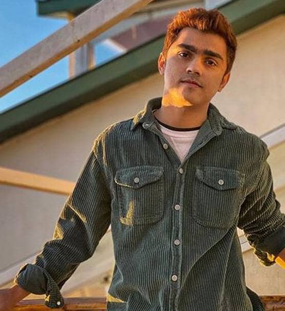 25 साल का ये लड़का बना हिना की फिल्म में विलेन, कर चुका है 250 विज्ञापन