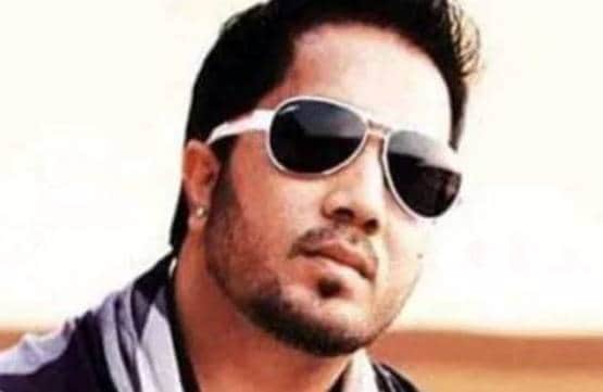 फैन की सेल्फी से भड़के थे सलमान, ये स्टार्स भी हो चुके हैं परेशान