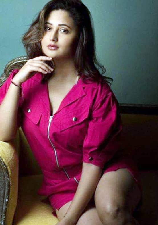 रोती हुई रश्मि को सिद्धार्थ ने दिया दिलासा, लगाया गले, क्या होगी दोस्ती?