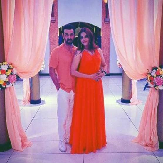 पत्नी संग रोनित रॉय का लिपलॉक, लोग बोले- एक-दूजे के लिए बने