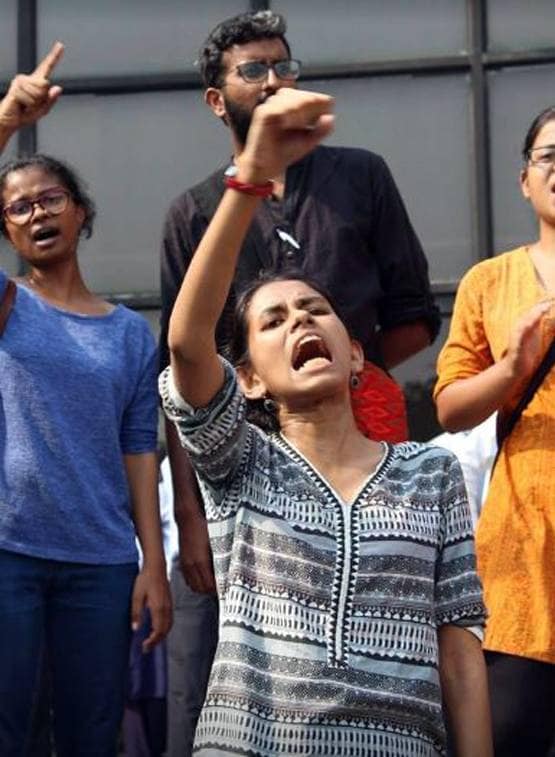 कौन हैं JNUSU प्रेसीडेंट, जिनकी खून से सनी तस्वीर हुई वायरल