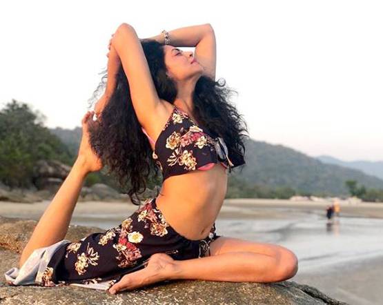 समंदर किनारे FIR फेम कविता ने किया योग, तस्वीरें देख फैंस हुए क्लीन बोल्ड