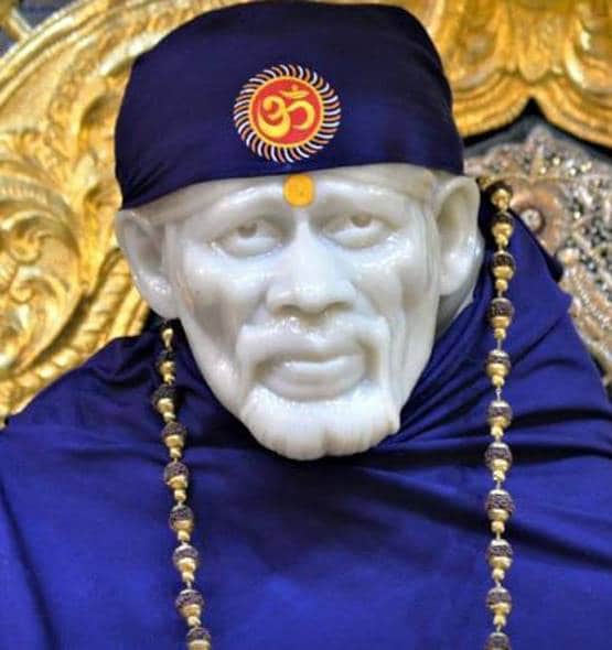 नोटों की गड्डिया चढ़ाते हैं भक्त, जानें- कितनी है शिरडी मंदिर की संपत्ति