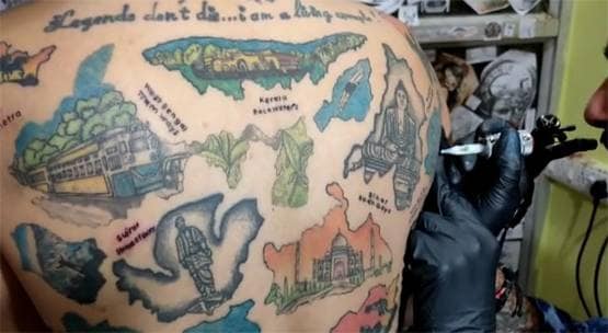 370-CAA के समर्थन में शरीर पर बनवाया सभी राज्यों का 'टैटू नक्शा'