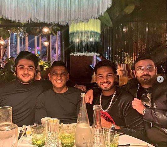 पहाड़ों पर बर्फ के बीच परवान चढ़ा ऋषभ पंत का प्यार, शेयर की फोटो