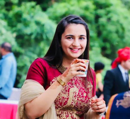 3 प्रीलिम्स, 3 मेन्स, 3 इंटरव्यू, ऐसे इंजीनियर से IAS टॉपर बनी ये लड़की