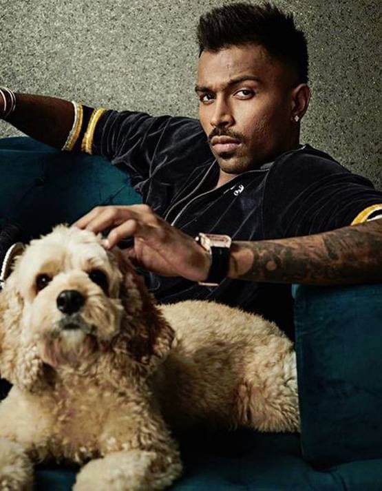 हार्दिक पांड्या ने लगाई रिश्ते पर मुहर, नताशा का हाथ पकड़े शेयर की फोटो