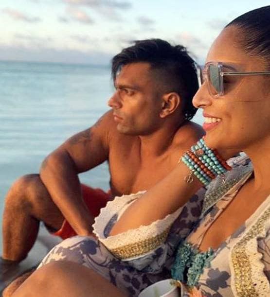 पति करण सिंह ग्रोवर संग वेकेशन पर बिपाशा, ब्लैक बिकिनी में छाया लुक