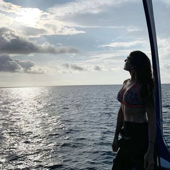 वेकेशन से लौटते ही बदला सारा का लुक, बिकिनी छोड़ पहना देसी लिबास