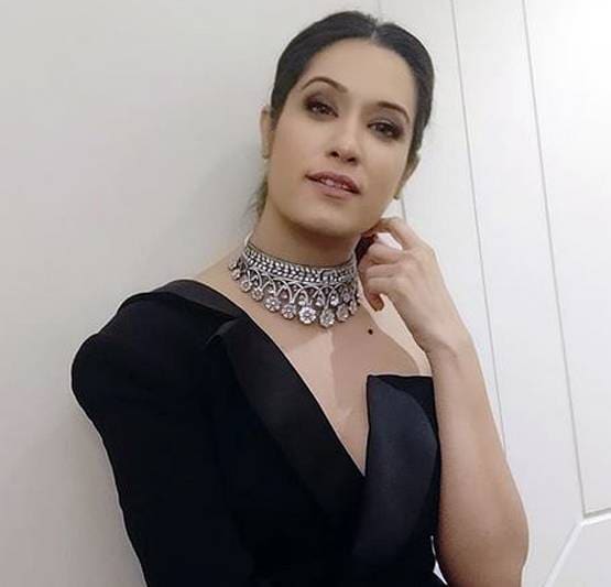 घर-घर जाकर बेचती थी चाकू-छुरी, ऐसे बनी करोड़पति