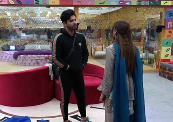 बिग बॉस: KISS करने पर भड़कीं माहिरा, पारस बोले- मजे पूरे लेती है