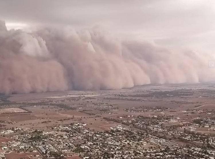 ऑस्ट्रेलिया में आग के बाद धूल भरी आंधी का तांडव, कई शहरों में बिजली कटी