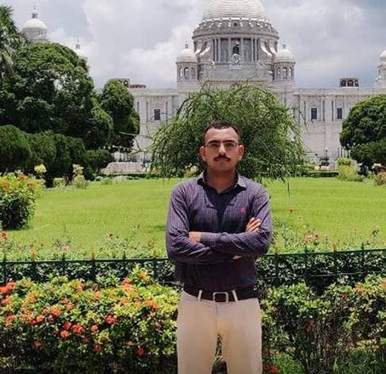 इंग्लिश में दिया UPSC इंटरव्यू, हुआ रिजेक्ट, फिर हिंदी में मारी बाजी