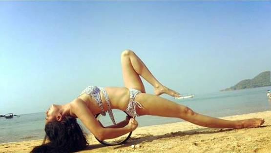 समंदर किनारे FIR फेम कविता ने किया योग, तस्वीरें देख फैंस हुए क्लीन बोल्ड